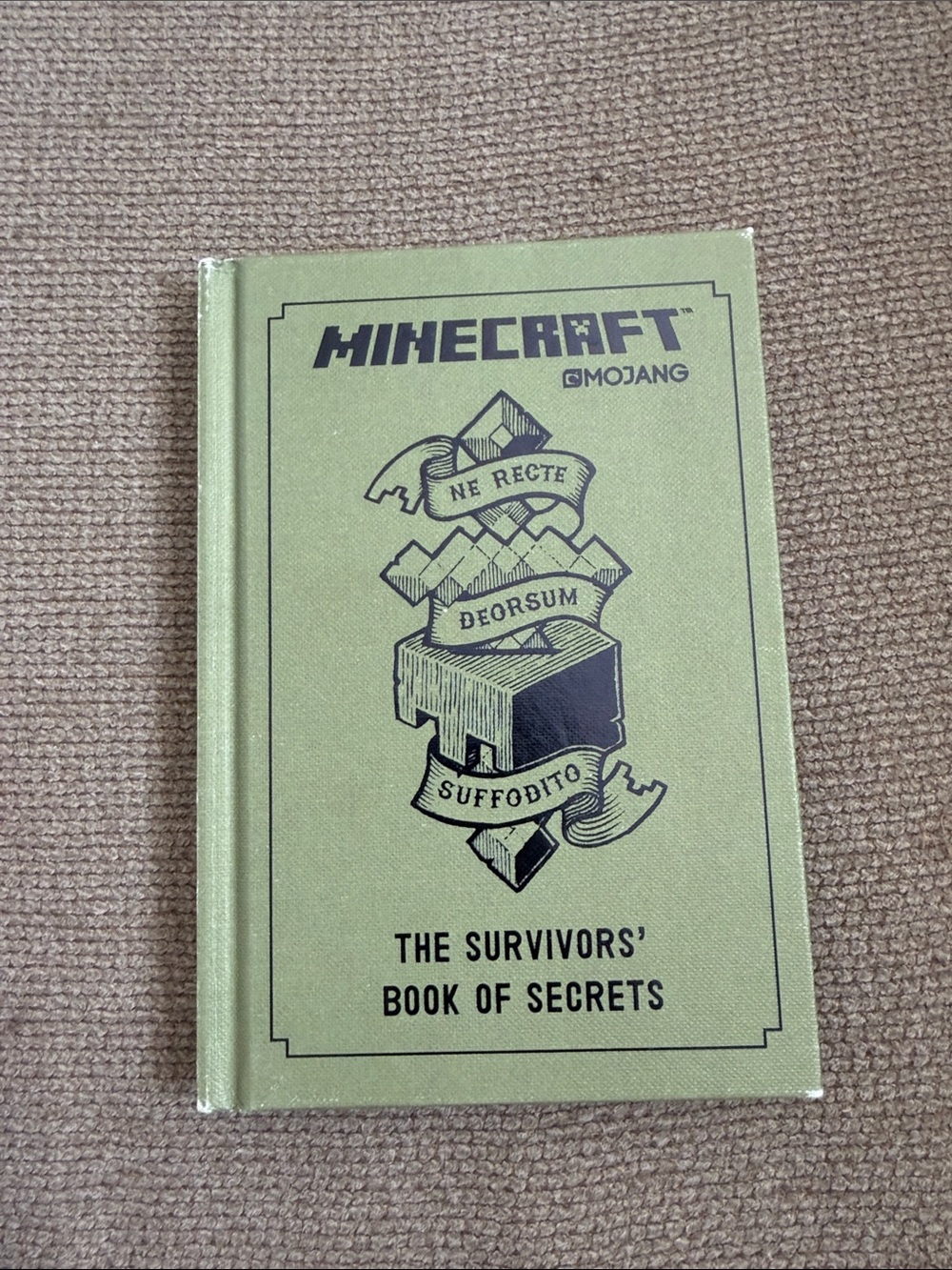 Minecraft The Survivors' Book of Secrets - Green Hardcover
